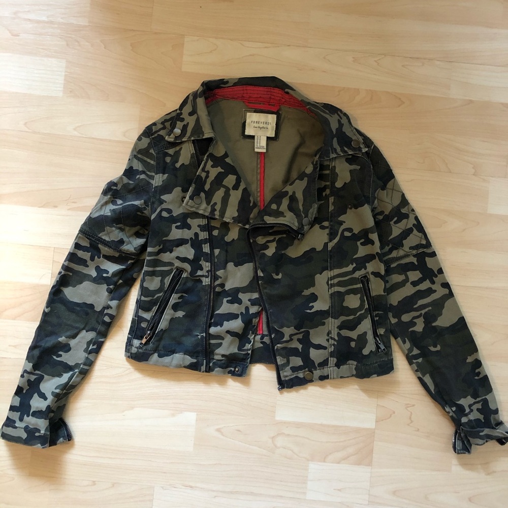 Cropped Camo Bomber Jacket
